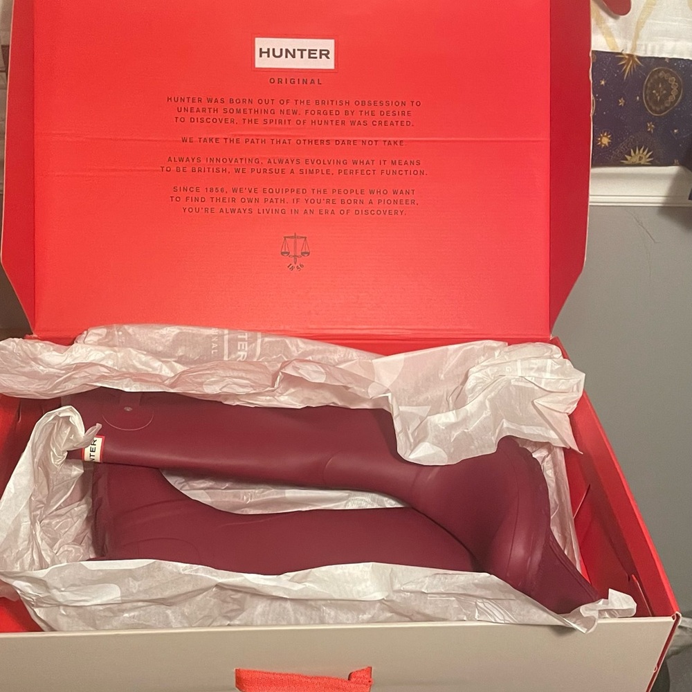 Hunter Tall Rain Boots in Cranberry Women’s size 10